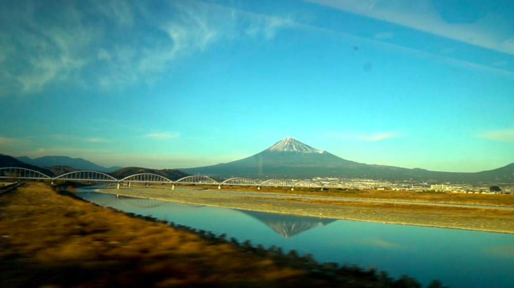 Monte Fuji visto desde un tren en movimiento por Pierre Hebert